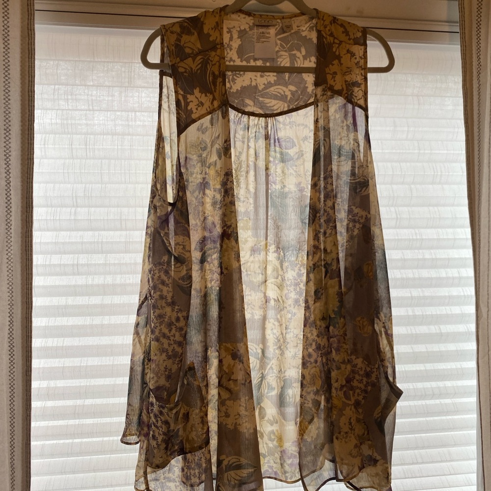 Asymmetrical sheer vest soft muted floral by logo xl with pockets
